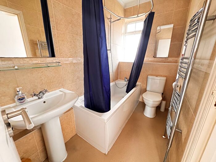 2 Bedroom Flat For Sale In Halton Road, London, N1