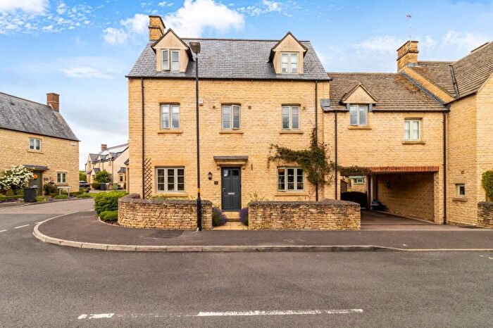 5 Bedroom Link Detached House For Sale In Forstall Way, Cirencester, Gloucestershire, GL7