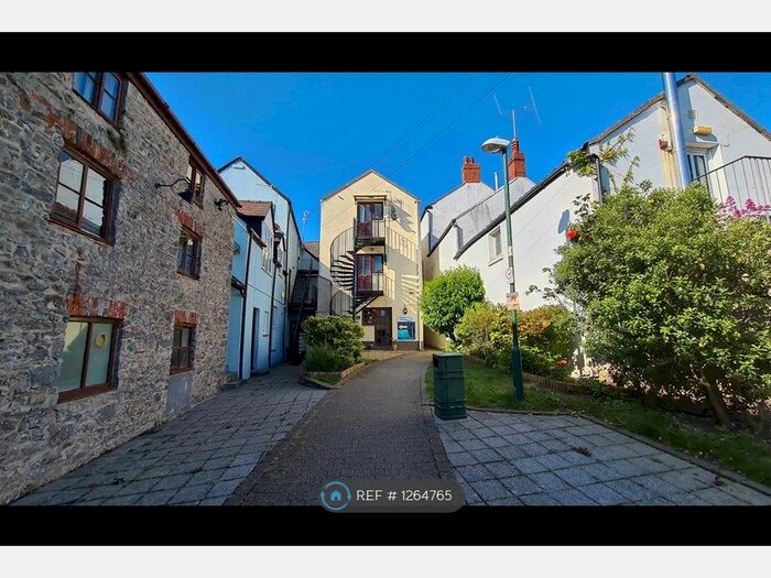 1 Bedroom Flat To Rent In Main Street, Pembroke SA71