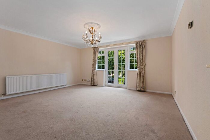 4 Bedroom Terraced House For Sale In Colonels Walk The Ridgeway, Enfield, EN2