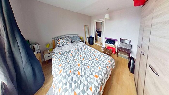 1 Bedroom Flat To Rent In Clapham Road, Oval, London, SW9