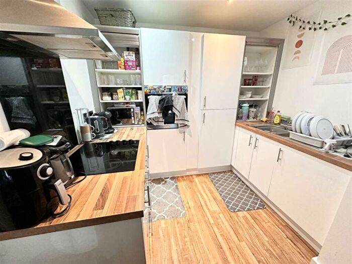 1 Bedroom Flat For Sale In Michigan Avenue, Salford, M50