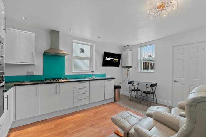 2 Bedroom Flat To Rent In Ford Park Road, Plymouth, Devon, PL4