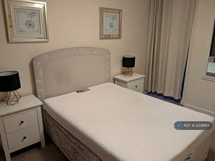 2 Bedroom Flat To Rent In Kenavon Drive, Reading, RG1