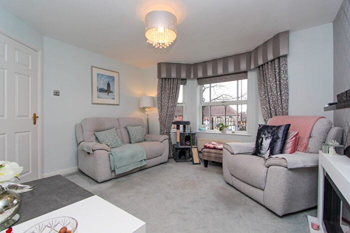 2 Bedroom Flat For Sale In Gunner Grove, Montgomery House, B75