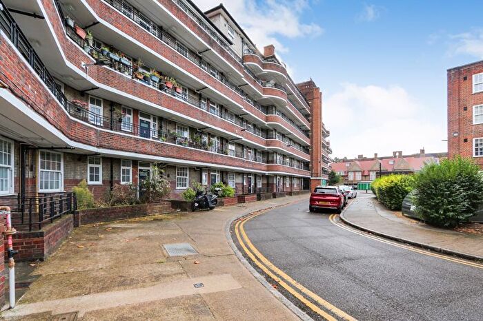3 Bedroom Flat For Sale In Aspen Gardens, London, W6