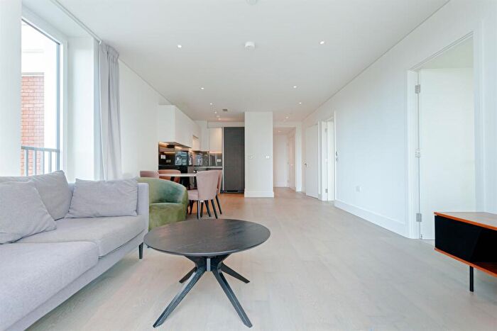 Flat To Rent In Apartmentt, Gartons Way, SW11