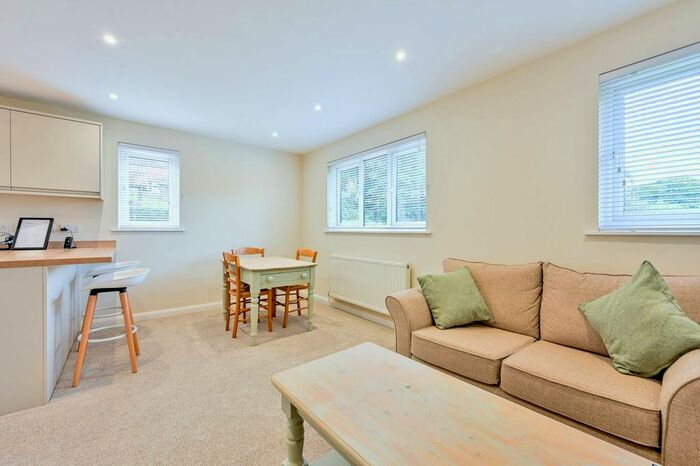 2 Bedroom Flat To Rent In Haslemere, Haslemere, GU27