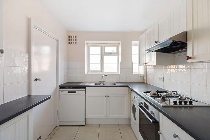 2 Bedroom Flat To Rent In Courtlands, Sheen Road, Richmond, TW10