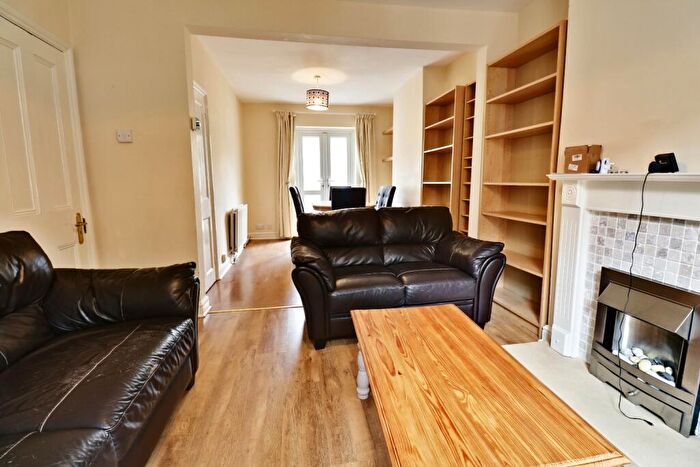 4 Bedroom Town House To Rent In Henshaw Street, London, SE17