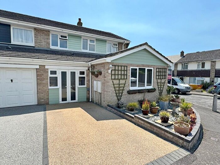 3 Bedroom Semi-Detached House For Sale In Hoylecroft Close, Fareham, PO15
