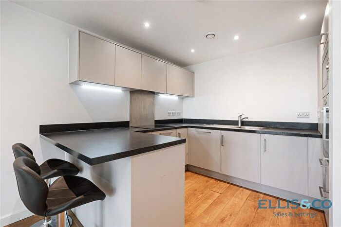 1 Bedroom Flat To Rent In Lapwing Heights, Waterside Way, London, N17