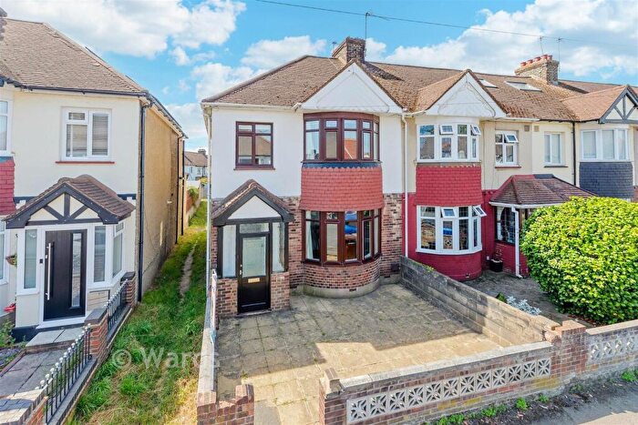 3 Bedroom End Of Terrace House For Sale In Lime Avenue, Northfleet, Kent, DA11