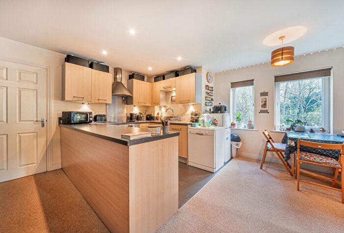 2 Bedroom Flat For Sale In Queripel Close, Tunbridge Wells, Kent, TN2
