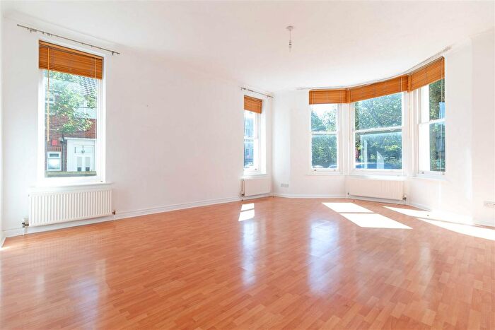 1 Bedroom Flat For Sale In Farncombe Road, Worthing, BN11