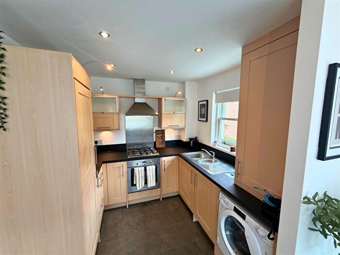 2 Bedroom Flat For Sale In Hatters Court, Stockport, SK1