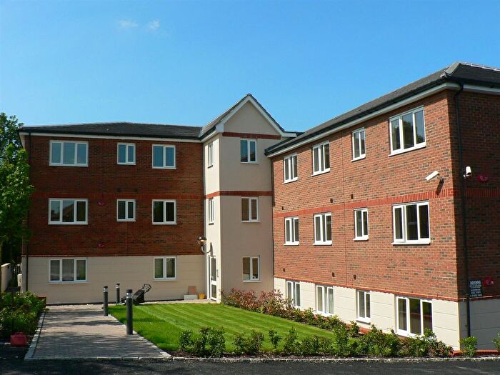 2 Bedroom Flat To Rent In A, Treetop Close, Luton, LU2
