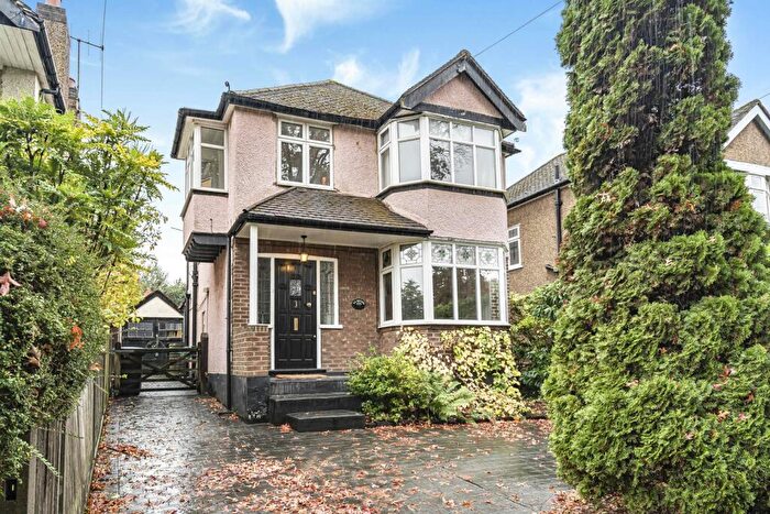 3 Bedroom Detached House For Sale In Cavendish Road, Woking, Surrey, GU22