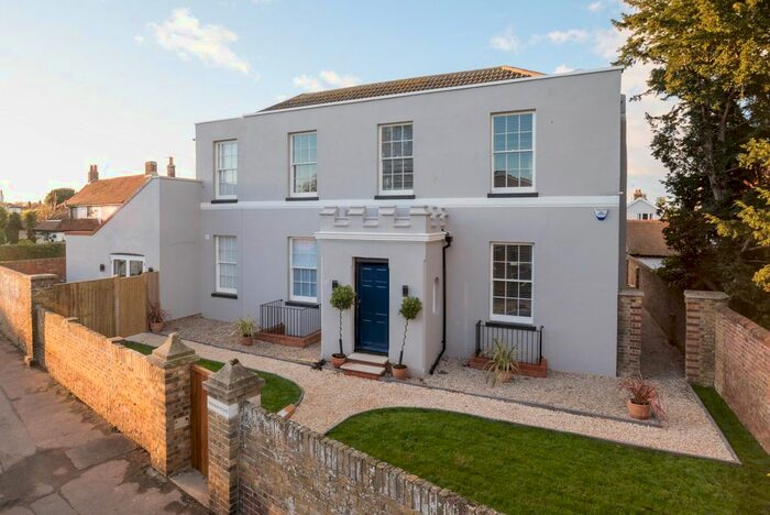 2 Bedroom Flat To Rent In Flat, Church Path, Deal, CT14