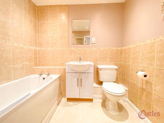 1 Bedroom Flat For Sale In Burrows Chase, Waltham Abbey, EN9