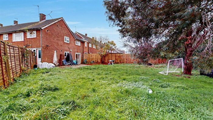 2 Bedroom Maisonette For Sale In Thames Close, Bletchley, Milton Keynes, MK3