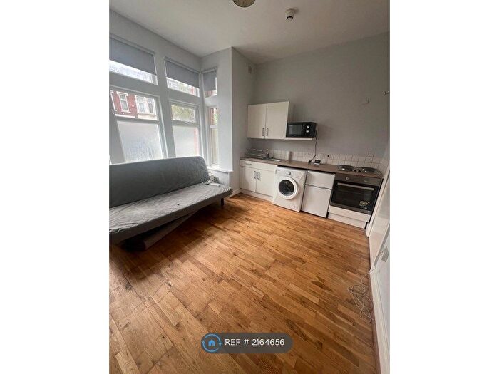 Studio To Rent In Venner Road, London, SE26