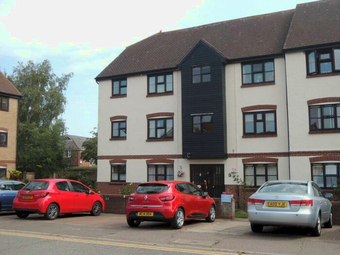 1 Bedroom Flat To Rent In Highwoods, CO4