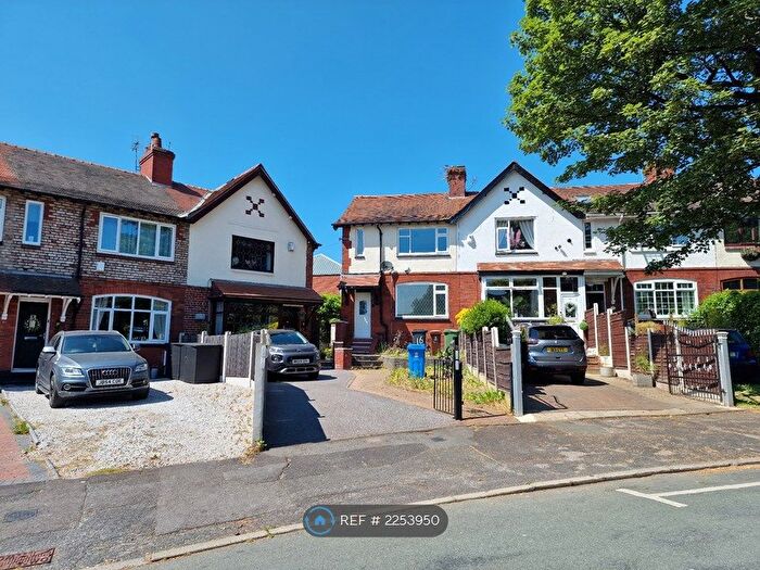 2 Bedroom Semi-Detached House To Rent In Green Lane, Oldham, OL8