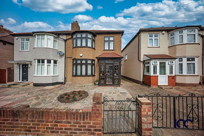 3 Bedroom Semi Detached House For Sale In Hillcrest Road, Hornchurch, RM11