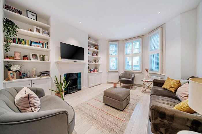 2 Bedroom Flat For Sale In Marius Road, Balham, London, SW17