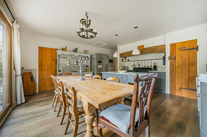 4 Bedroom Bungalow For Sale In Mapleleaf, Coldwaltham, RH20