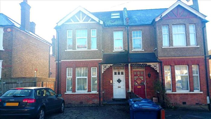 3 Bedroom Maisonette To Rent In Park Road, New Barnet, EN4