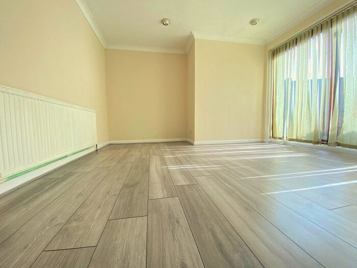 4 Bedroom Terraced House To Rent In East Road, Romford, RM6