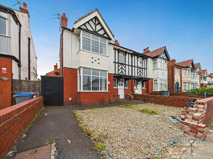 3 Bedroom Semi-Detached House For Sale In Chislehurst Avenue, Blackpool, FY4