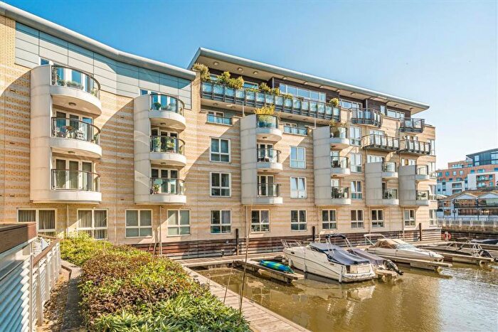 2 Bedroom Flat To Rent In Marina Place, Hampton Wick, KT1