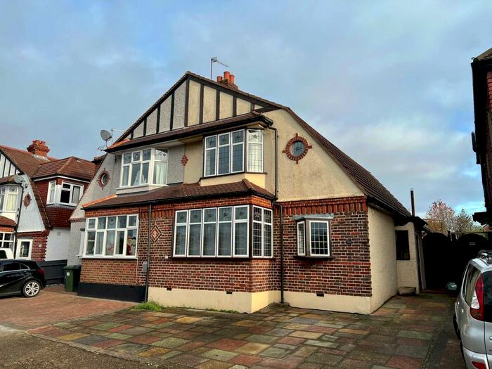 3 Bedroom Semi-Detached House To Rent In Ewell By Pass, Epsom KT17