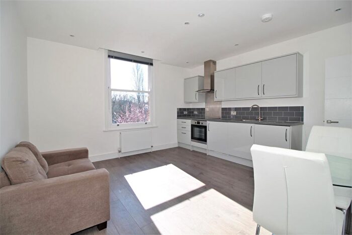 1 Bedroom Flat To Rent In Dartmouth Road, Mapesbury, London, NW2