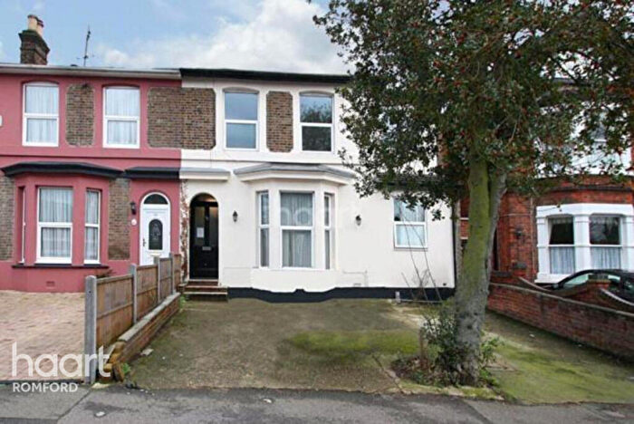 2 Bedroom Apartment To Rent In Junction Road, Romford, RM1