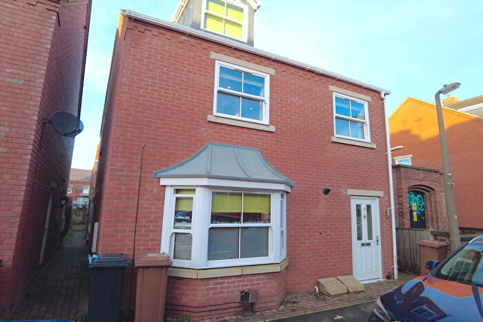 2 Bedroom Terraced House To Rent In Robey Court - Bed!, LN5