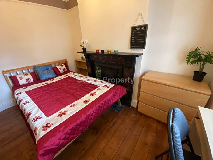 6 Bedroom Terraced House To Rent In Bishops Road, Reading, RG6