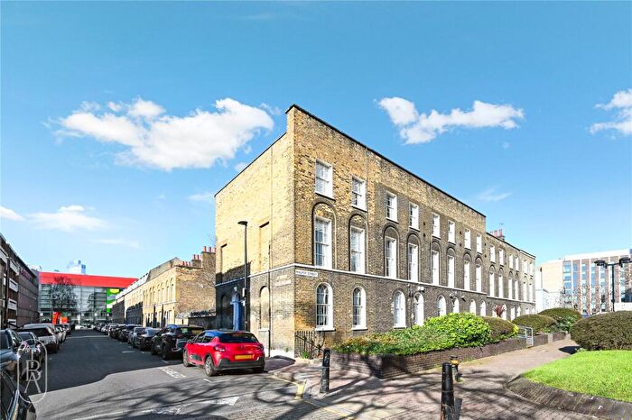 2 Bedroom End Of Terrace House For Sale In Philpot Street, London, E1