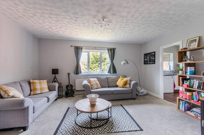 2 Bedroom Flat To Rent In Hawarden Hill, Gladstone Park, London, NW2