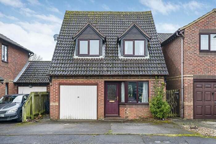 3 Bedroom Detached House For Sale In Willow Drive, Bicester, OX26
