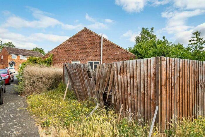 2 Bedroom Bungalow For Sale In Gassons Road, Snodland, ME6