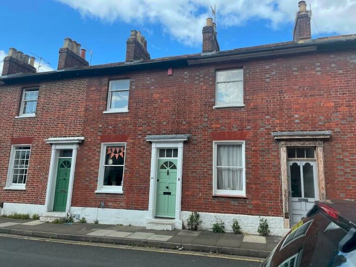 2 Bedroom Town House To Rent In Salisbury - St Martins Church Street, SP1