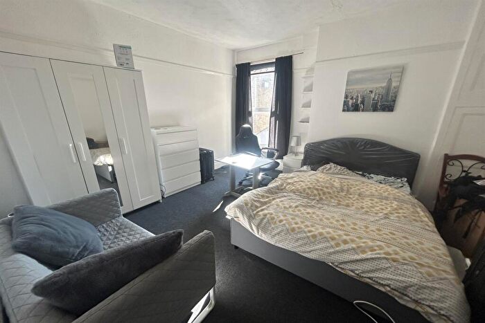 1 Bedroom Terraced House To Rent In Bedroom Terraced In Westcliff On Sea, SS0