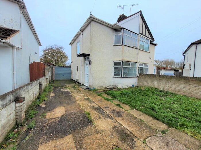 2 Bedroom Property To Rent In Salt Hill Way, Slough, SL1