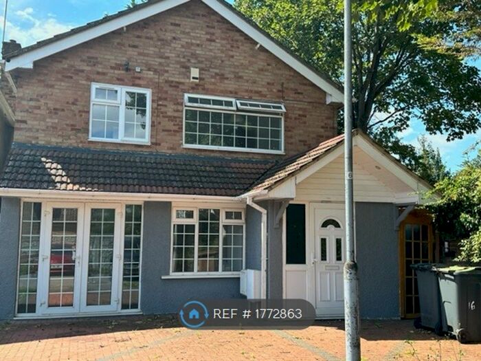 6 Bedroom Detached House To Rent In Newbury Close, Luton, LU4