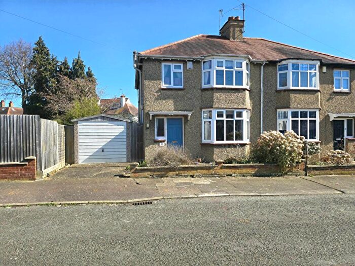 3 Bedroom Semi-Detached House For Sale In Meadway, Northampton, NN3