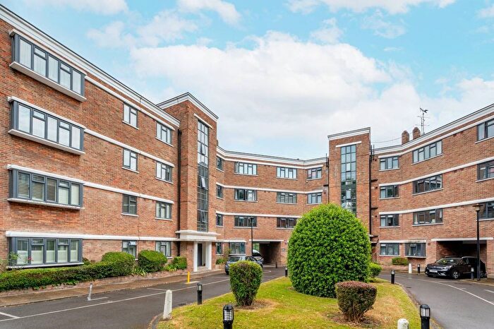 2 Bedroom Flat To Rent In Kingsbridge Avenue, Ealing, London, W3